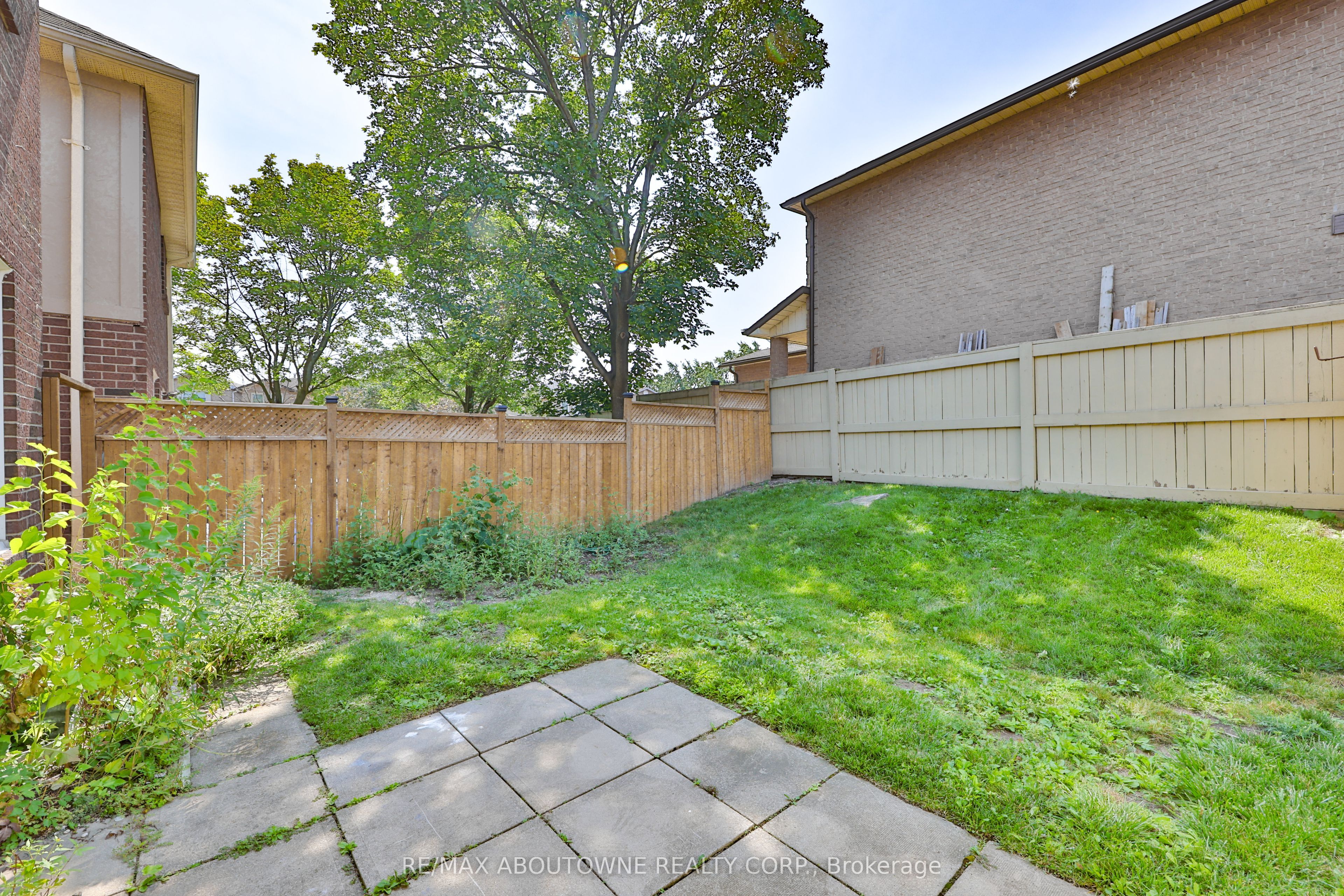 2 – 4635 Regents Terrace, Mississauga ‣ W14101852 2 – 4635 Regents Terrace, Mississauga ‣ W14101852