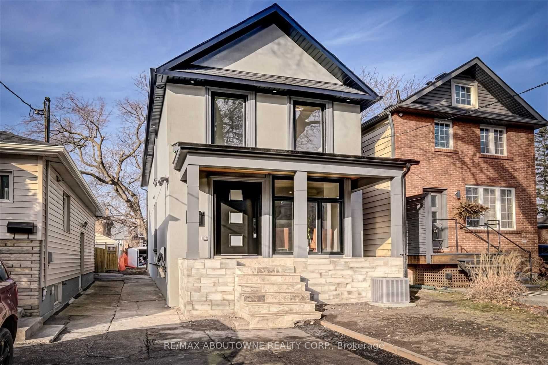 94 Lake Crescent, Toronto W06