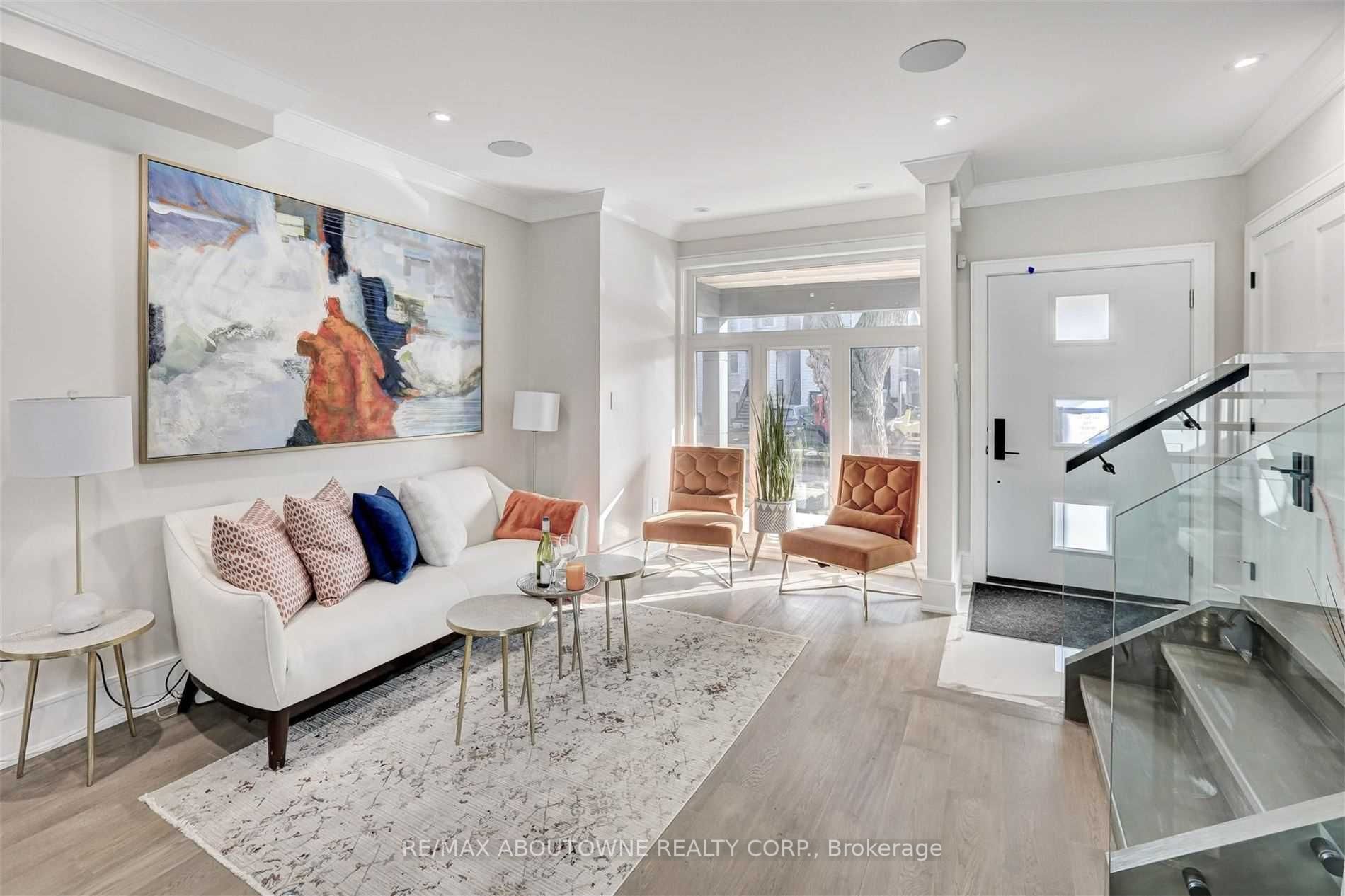 94 Lake Crescent, Toronto W06 ‣ W14106988 94 Lake Crescent, Toronto W06 ‣ W14106988
