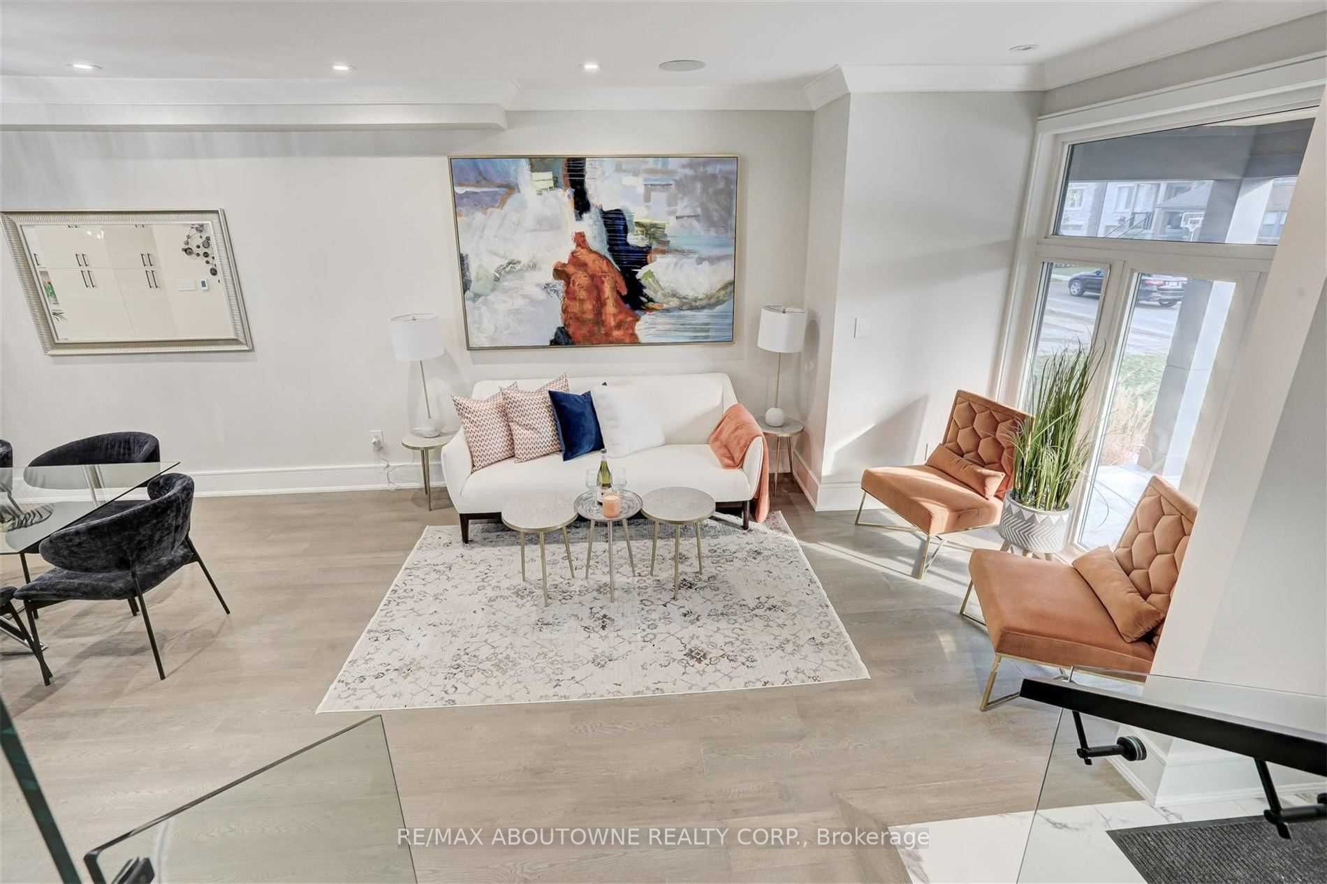 94 Lake Crescent, Toronto W06 ‣ W14106988 94 Lake Crescent, Toronto W06 ‣ W14106988