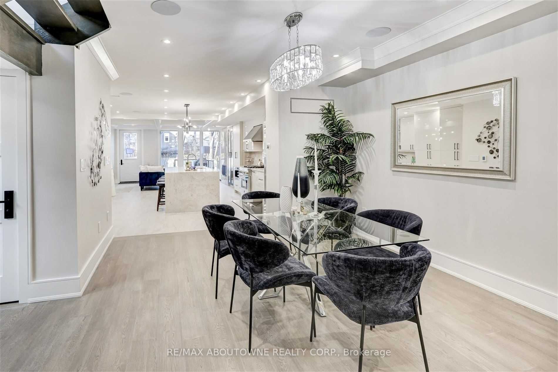94 Lake Crescent, Toronto W06 ‣ W14106988 94 Lake Crescent, Toronto W06 ‣ W14106988