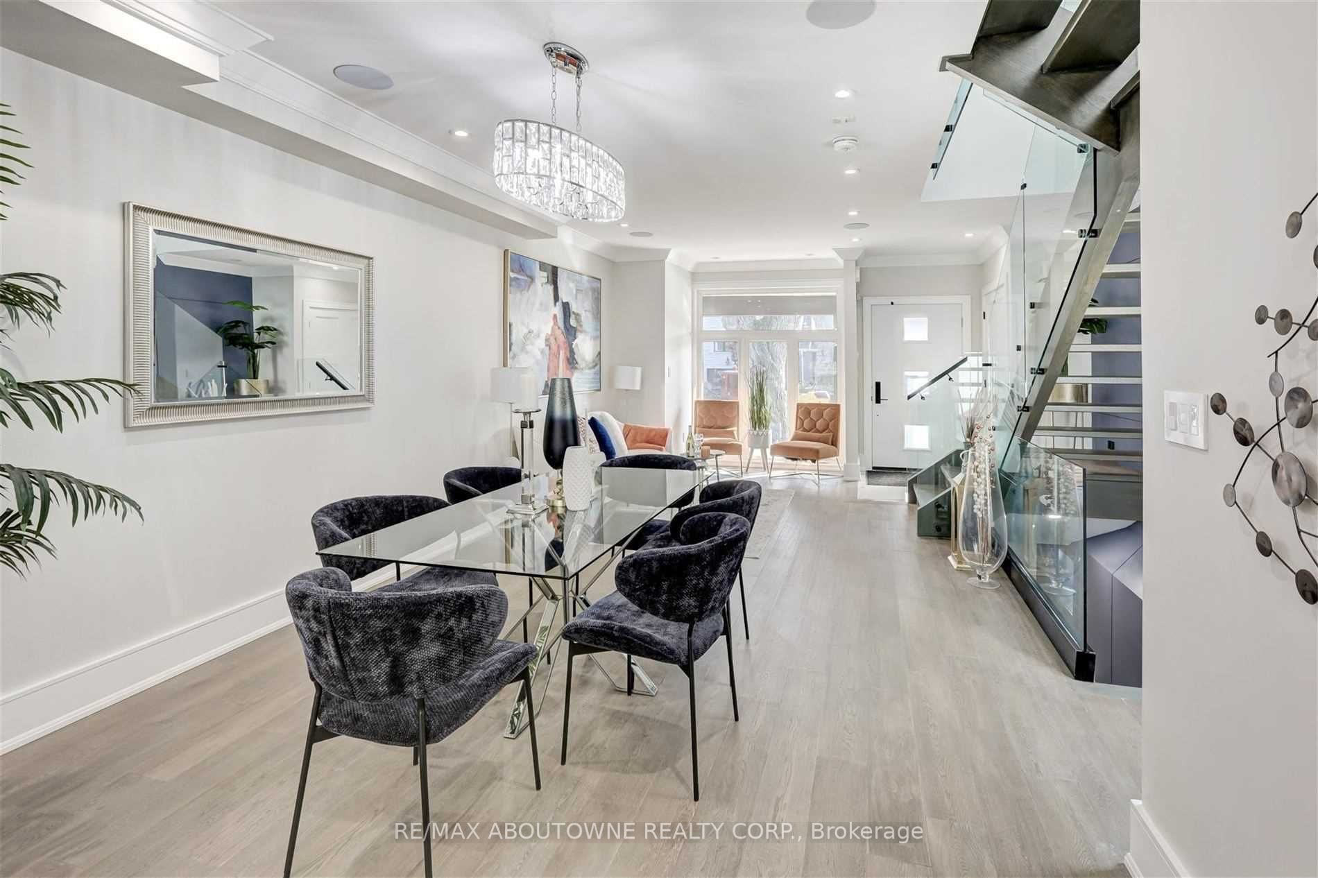 94 Lake Crescent, Toronto W06 ‣ W14106988 94 Lake Crescent, Toronto W06 ‣ W14106988
