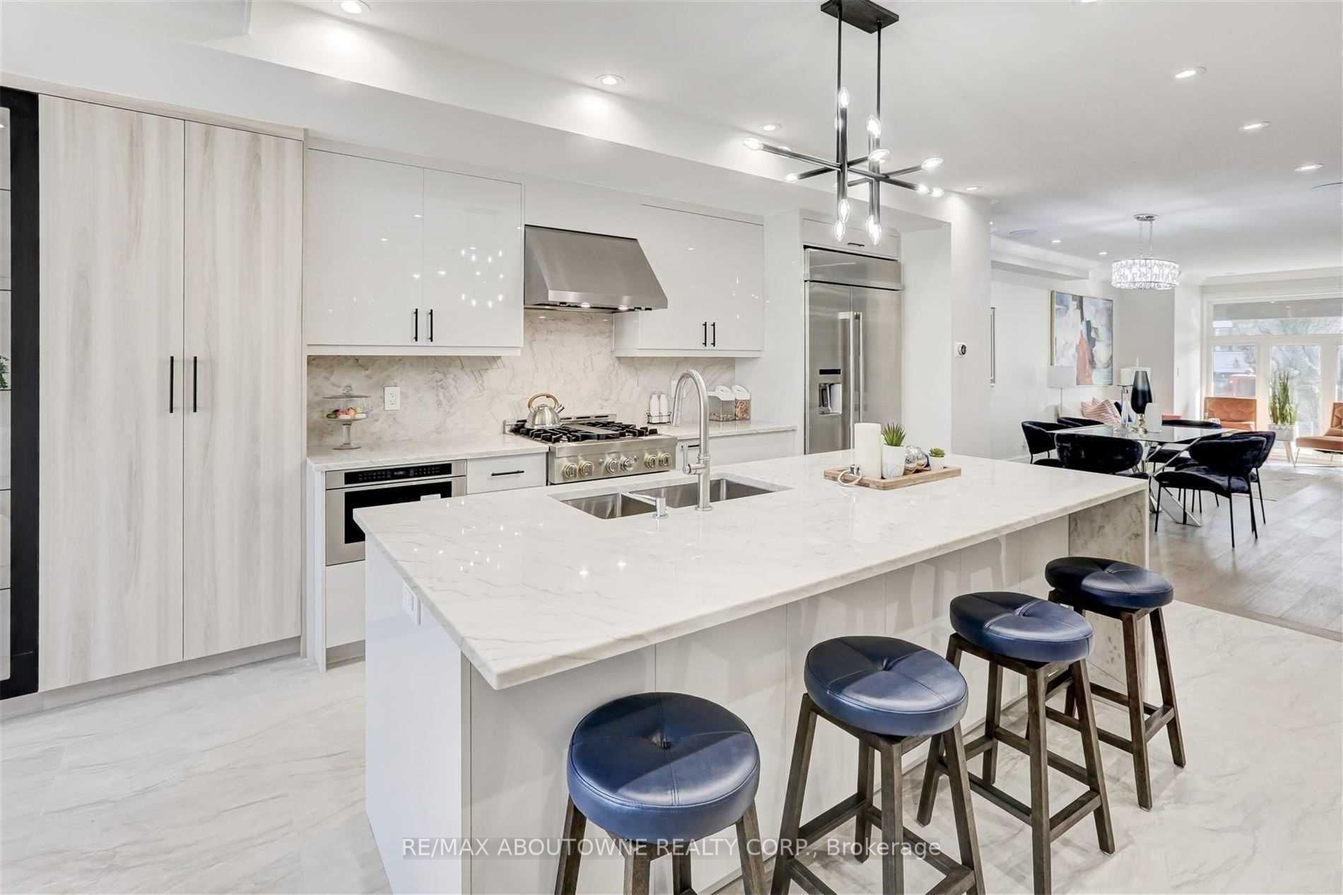 94 Lake Crescent, Toronto W06 ‣ W14106988 94 Lake Crescent, Toronto W06 ‣ W14106988