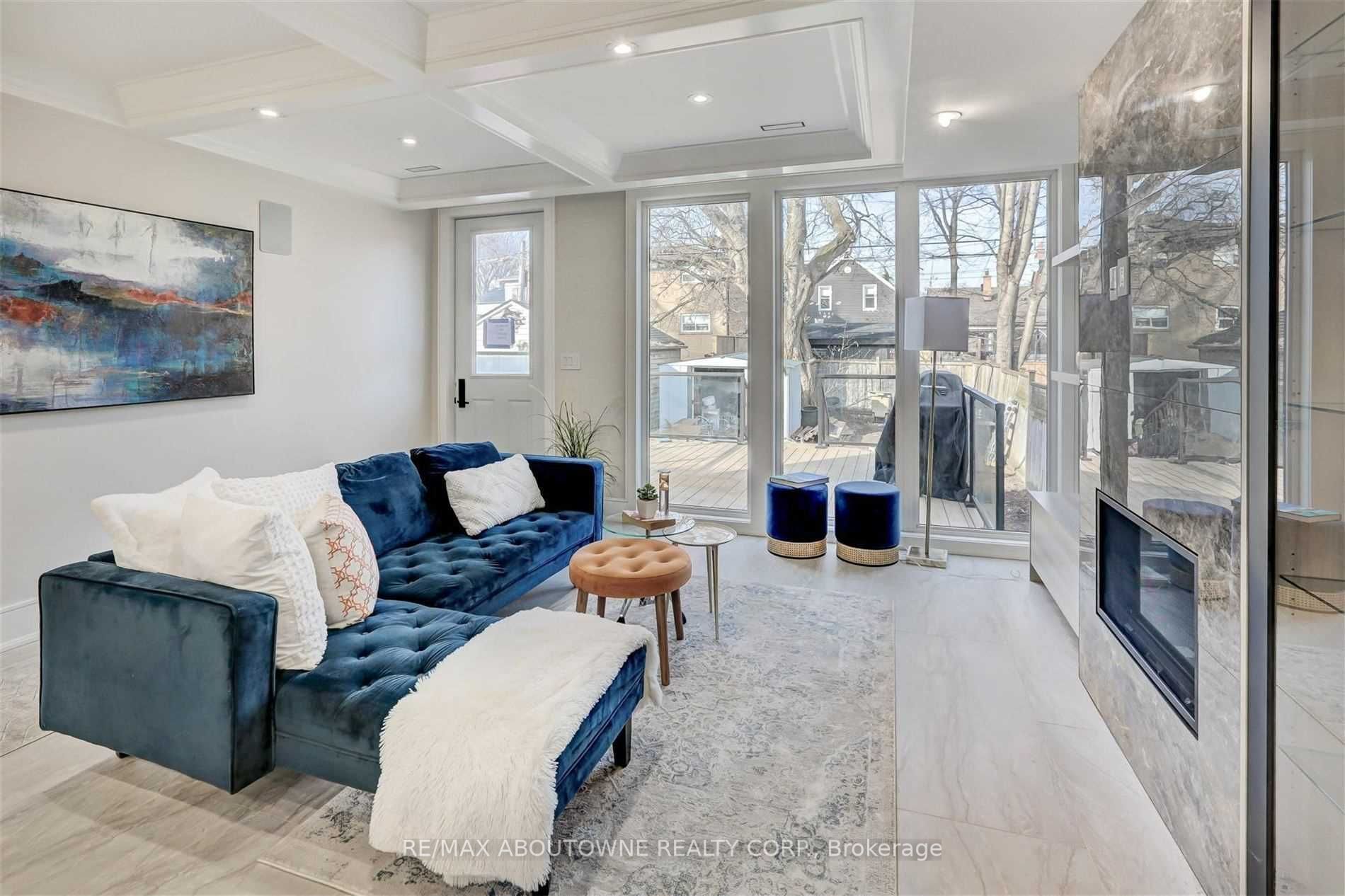 94 Lake Crescent, Toronto W06 ‣ W14106988 94 Lake Crescent, Toronto W06 ‣ W14106988