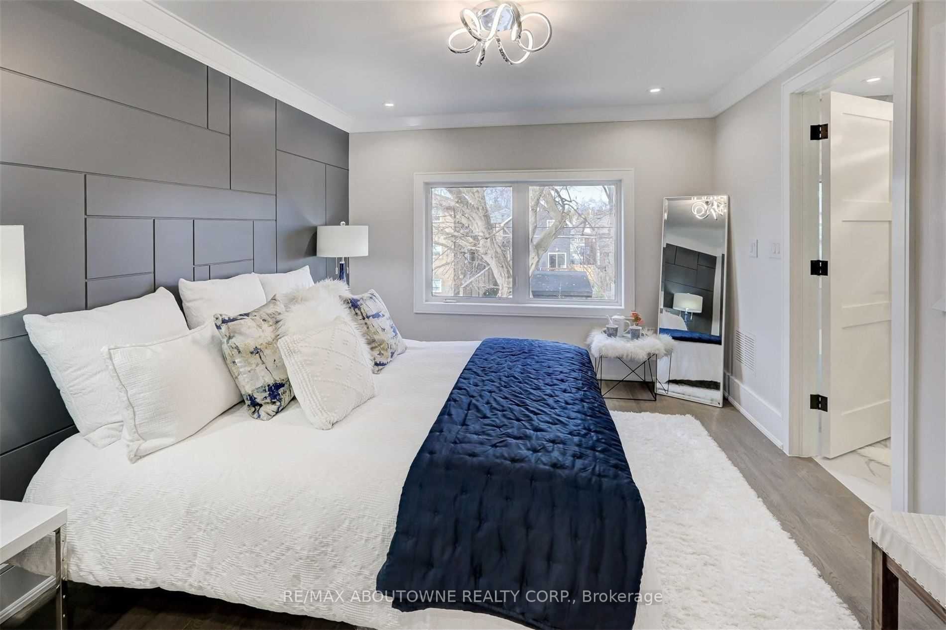 94 Lake Crescent, Toronto W06 ‣ W14106988 94 Lake Crescent, Toronto W06 ‣ W14106988