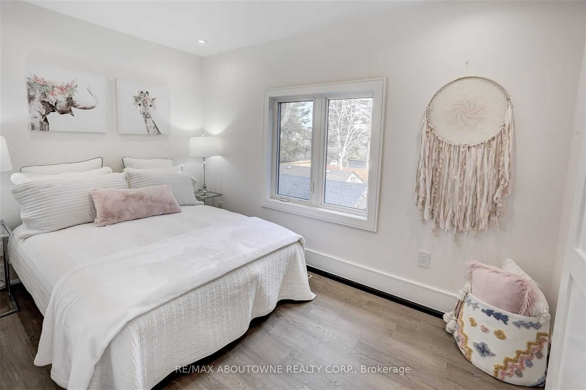 94 Lake Crescent, Toronto W06 ‣ W14106988 94 Lake Crescent, Toronto W06 ‣ W14106988