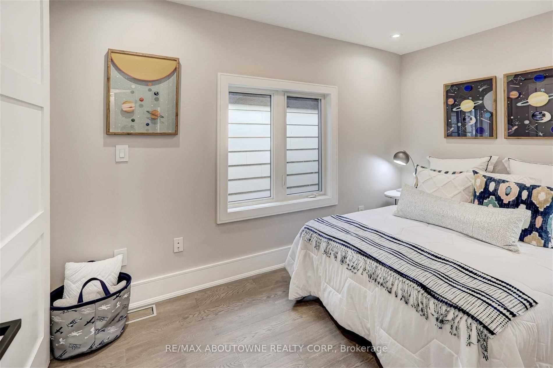 94 Lake Crescent, Toronto W06 ‣ W14106988 94 Lake Crescent, Toronto W06 ‣ W14106988