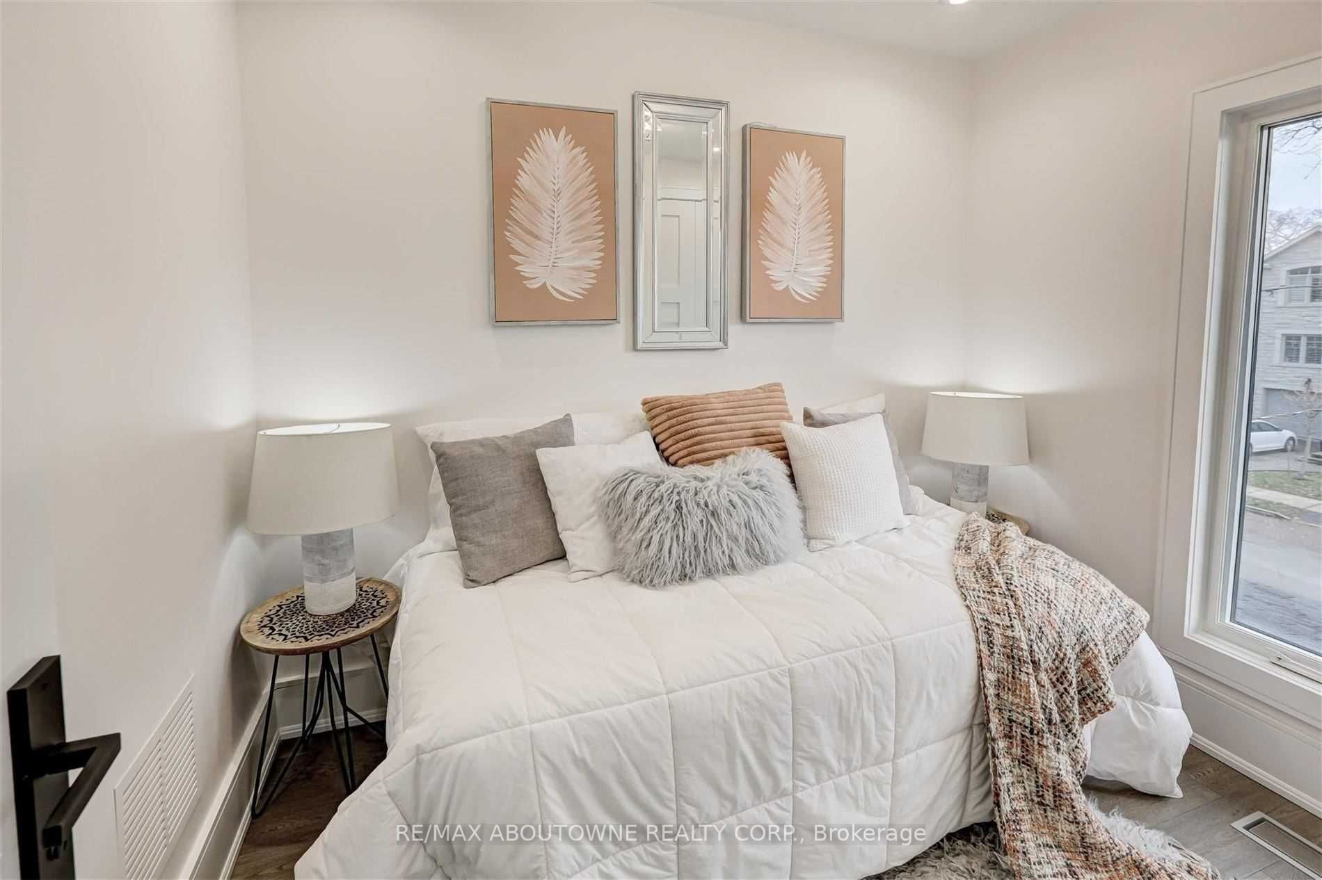 94 Lake Crescent, Toronto W06 ‣ W14106988 94 Lake Crescent, Toronto W06 ‣ W14106988