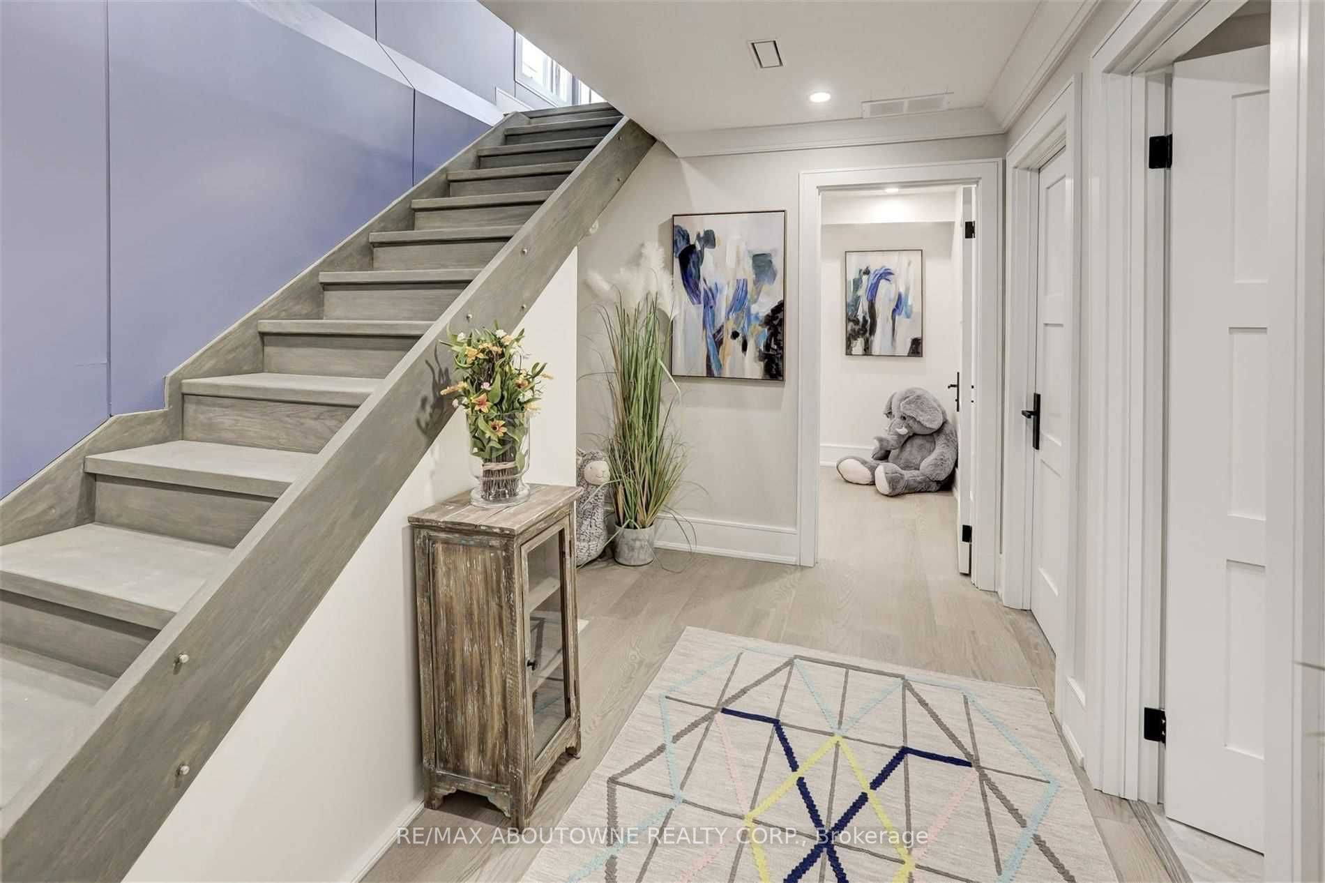 94 Lake Crescent, Toronto W06 ‣ W14106988 94 Lake Crescent, Toronto W06 ‣ W14106988