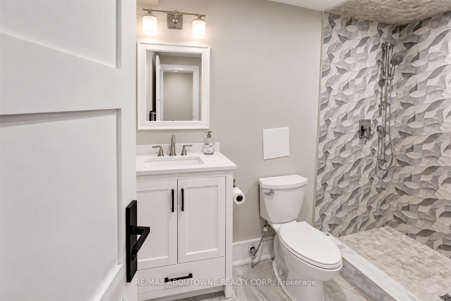 94 Lake Crescent, Toronto W06 ‣ W14106988 94 Lake Crescent, Toronto W06 ‣ W14106988