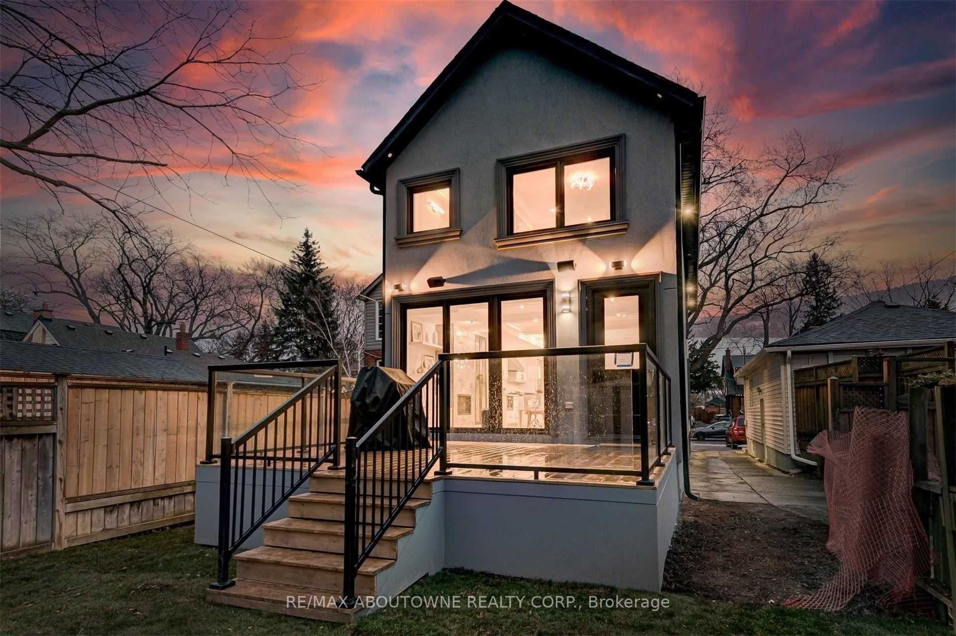 94 Lake Crescent, Toronto W06 ‣ W14106988 94 Lake Crescent, Toronto W06 ‣ W14106988