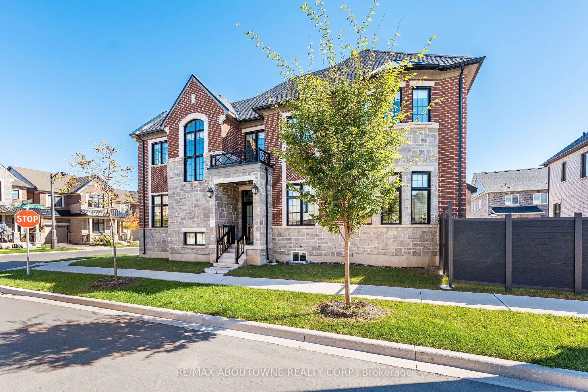 3002 Duggan Trail, Oakville ‣ W14111372 3002 Duggan Trail, Oakville ‣ W14111372