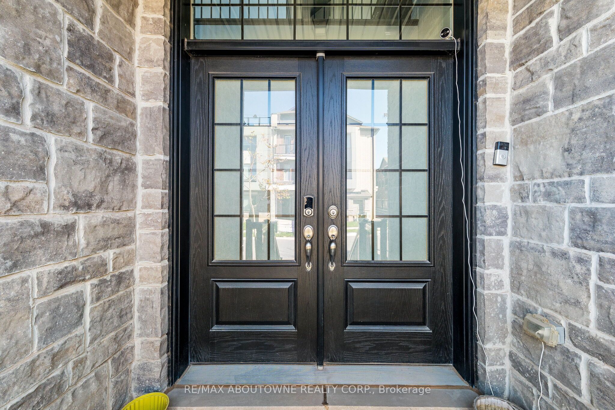 3002 Duggan Trail, Oakville ‣ W14111372 3002 Duggan Trail, Oakville ‣ W14111372