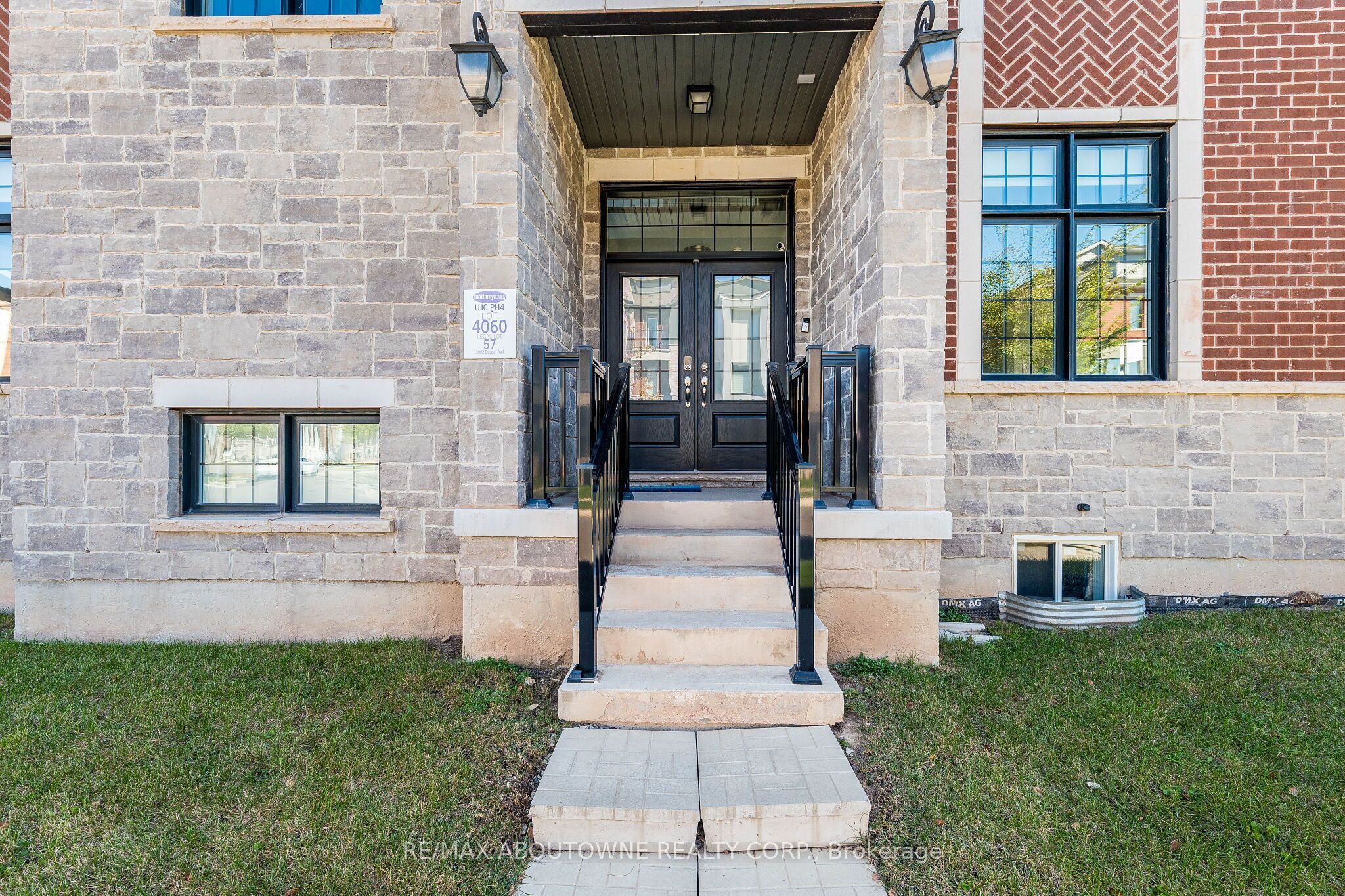 3002 Duggan Trail, Oakville ‣ W14111372 3002 Duggan Trail, Oakville ‣ W14111372