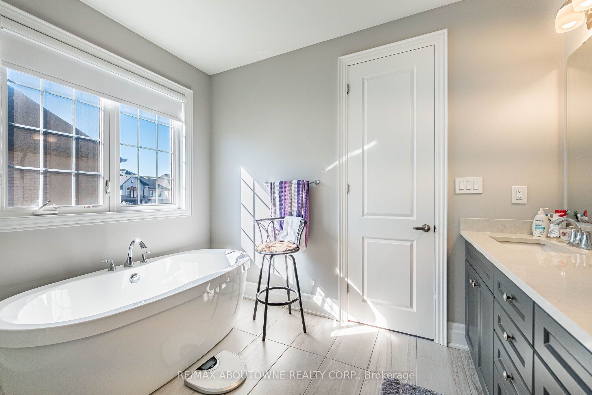 3002 Duggan Trail, Oakville ‣ W14111372 3002 Duggan Trail, Oakville ‣ W14111372
