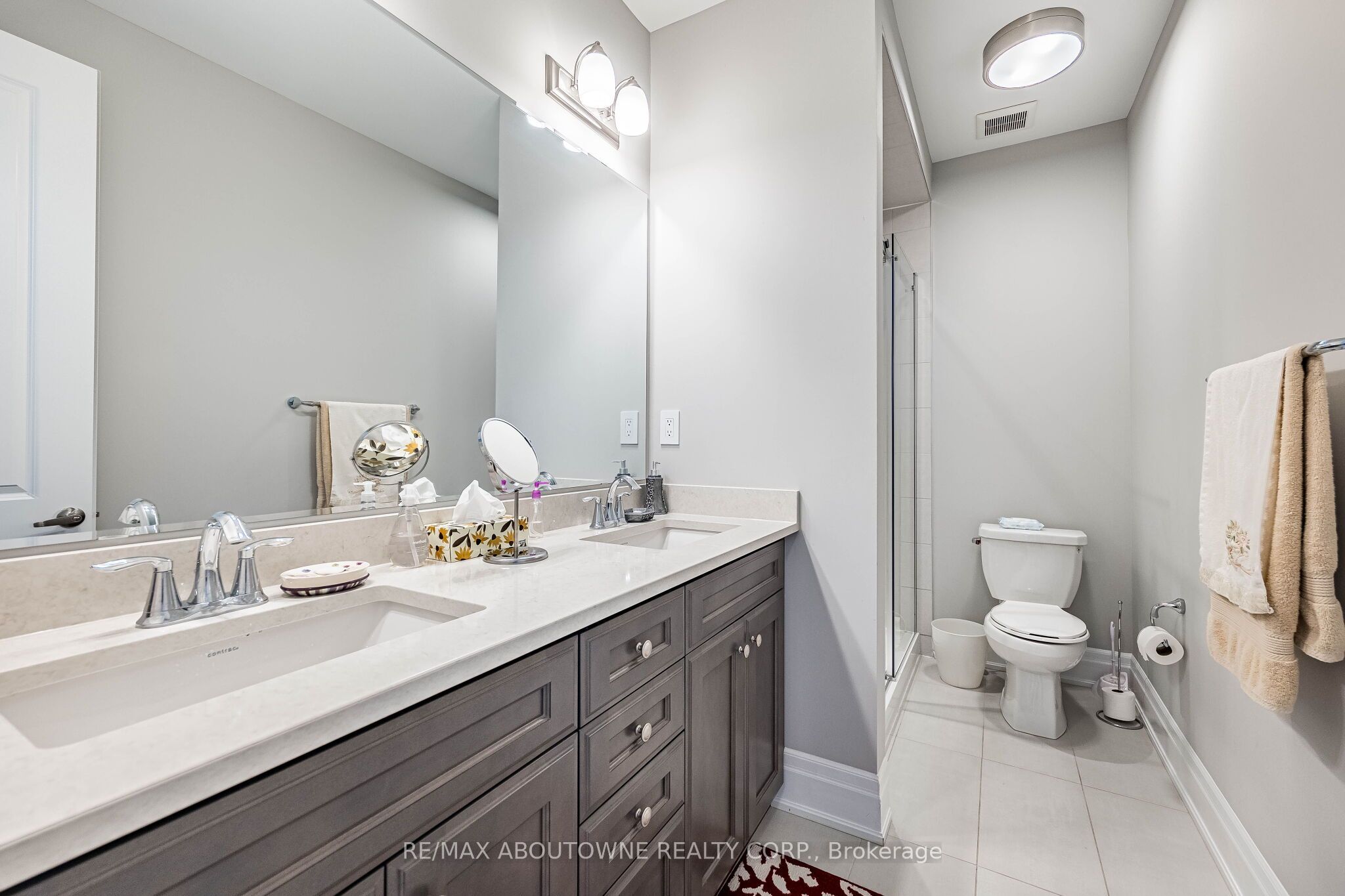 3002 Duggan Trail, Oakville ‣ W14111372 3002 Duggan Trail, Oakville ‣ W14111372