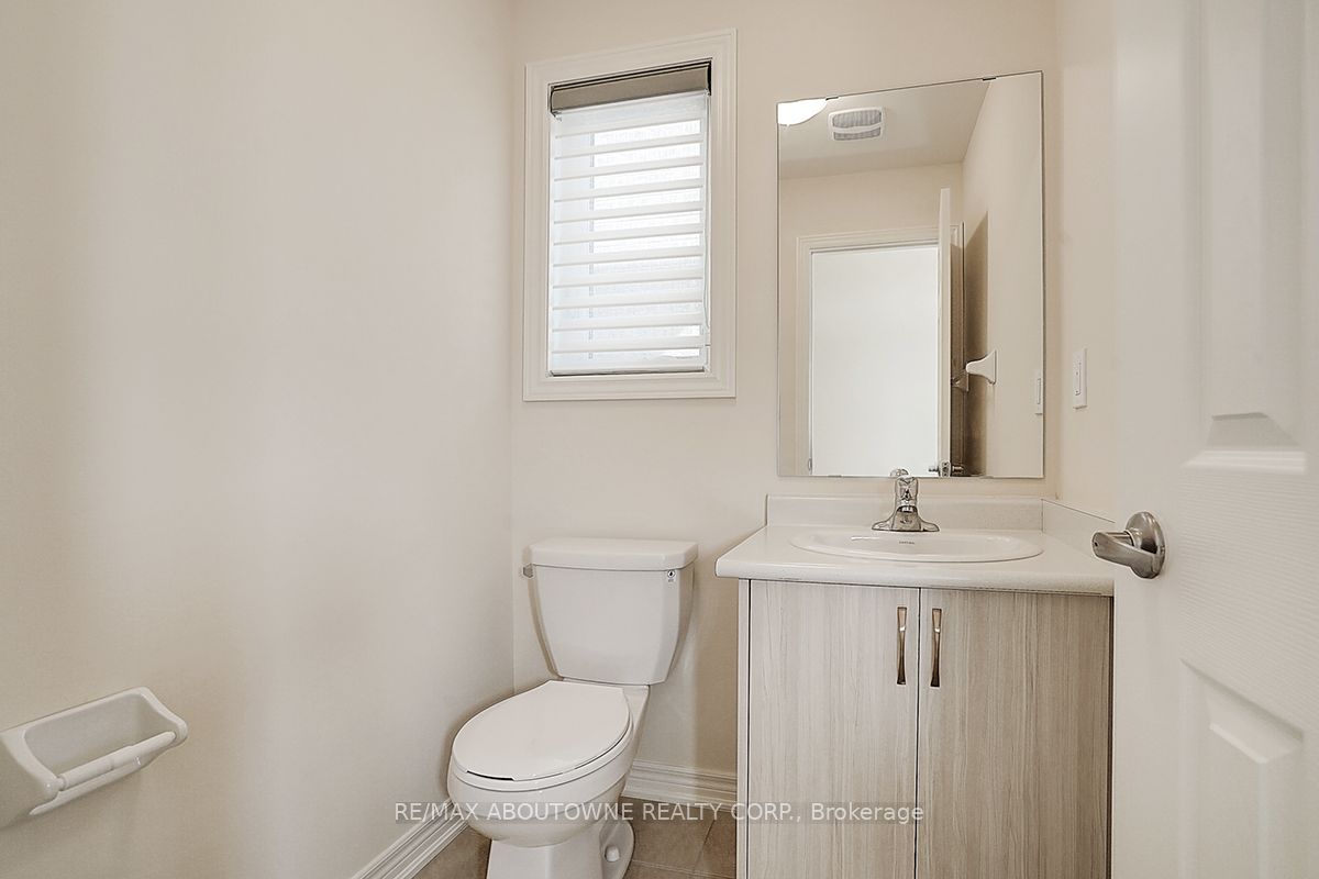 3175 Crystal Drive, Oakville ‣ W14111898 3175 Crystal Drive, Oakville ‣ W14111898