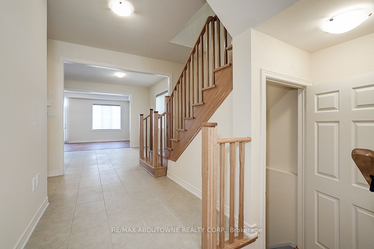 3175 Crystal Drive, Oakville ‣ W14111898 3175 Crystal Drive, Oakville ‣ W14111898