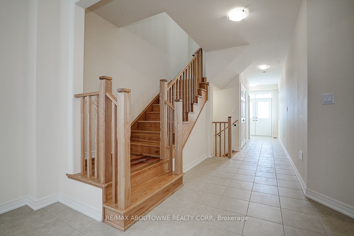 3175 Crystal Drive, Oakville ‣ W14111898 3175 Crystal Drive, Oakville ‣ W14111898