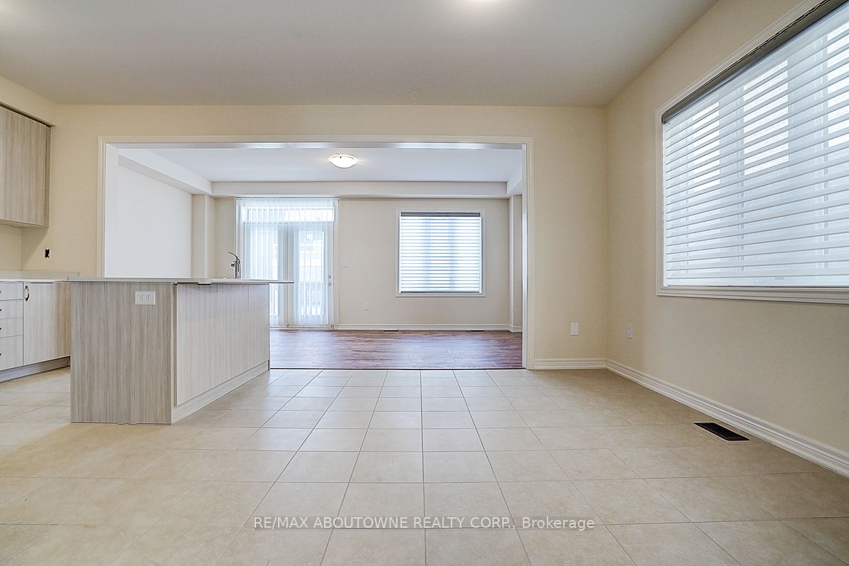 3175 Crystal Drive, Oakville ‣ W14111898 3175 Crystal Drive, Oakville ‣ W14111898