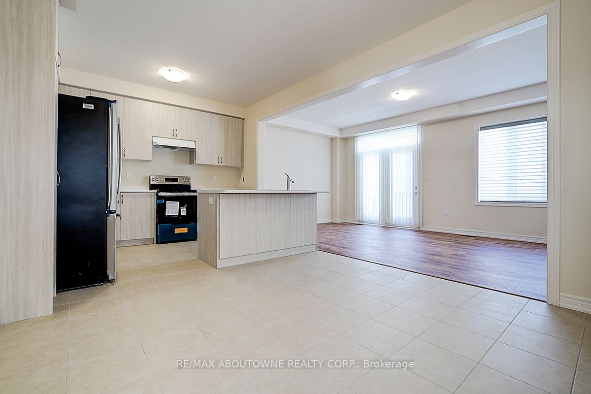 3175 Crystal Drive, Oakville ‣ W14111898 3175 Crystal Drive, Oakville ‣ W14111898