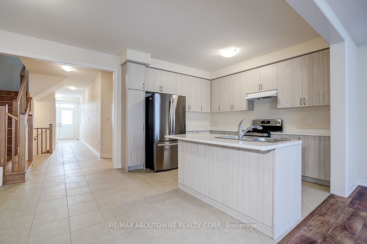 3175 Crystal Drive, Oakville ‣ W14111898 3175 Crystal Drive, Oakville ‣ W14111898