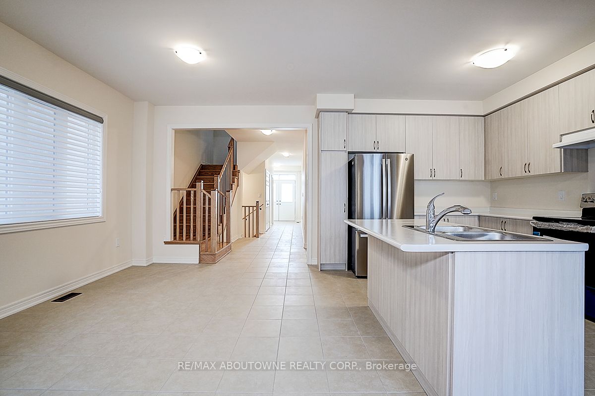 3175 Crystal Drive, Oakville ‣ W14111898 3175 Crystal Drive, Oakville ‣ W14111898