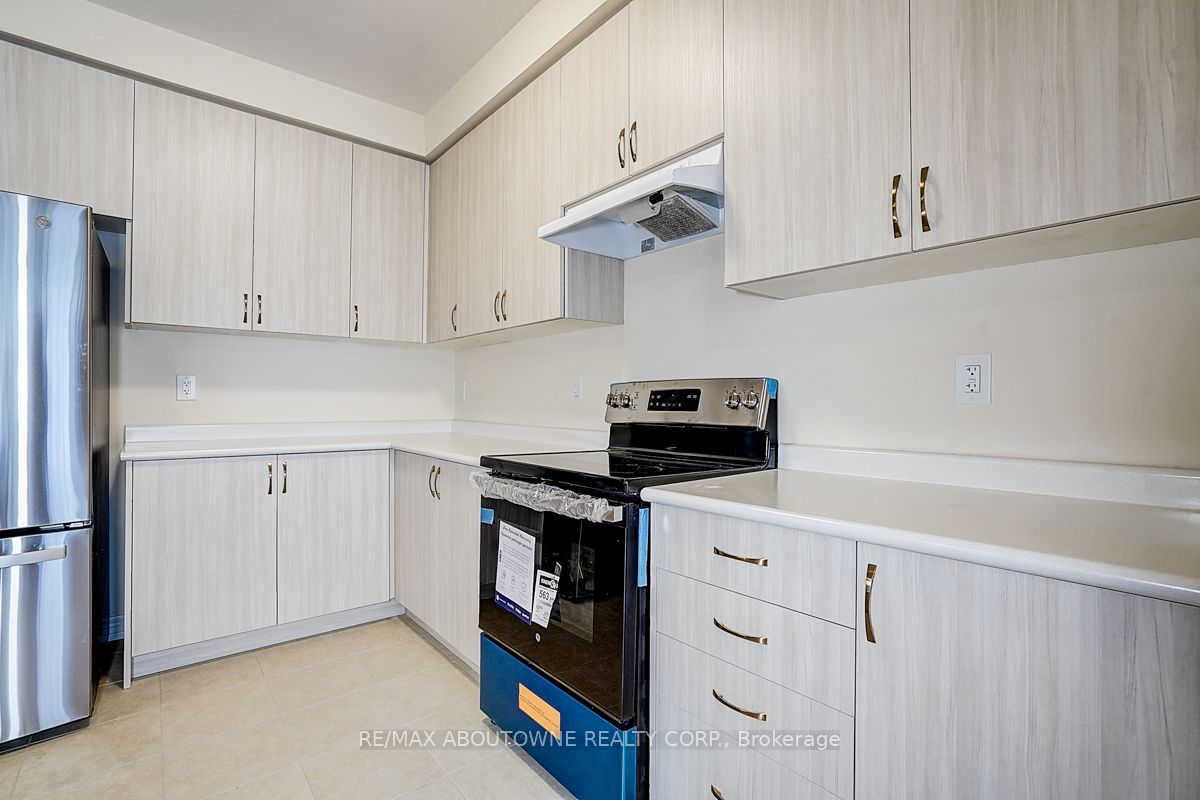 3175 Crystal Drive, Oakville ‣ W14111898 3175 Crystal Drive, Oakville ‣ W14111898