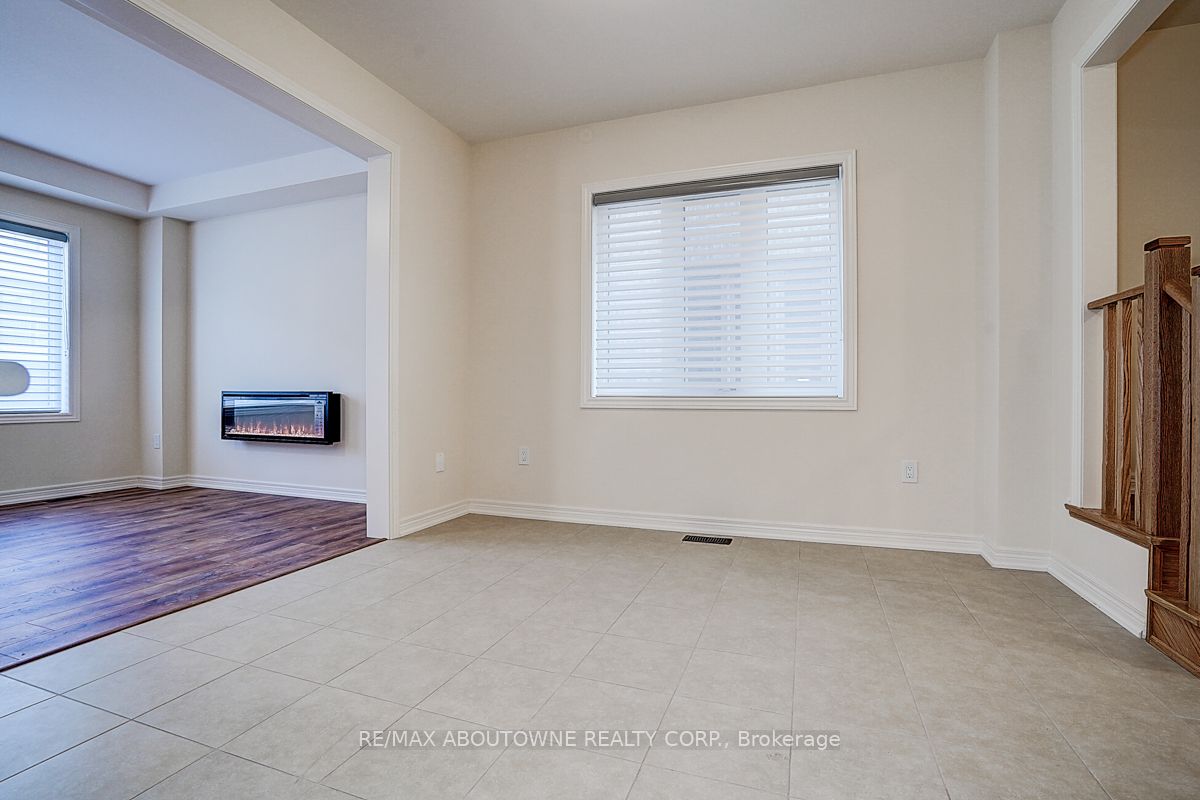 3175 Crystal Drive, Oakville ‣ W14111898 3175 Crystal Drive, Oakville ‣ W14111898