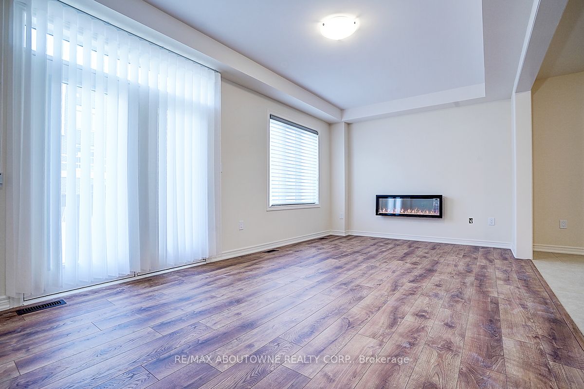 3175 Crystal Drive, Oakville ‣ W14111898 3175 Crystal Drive, Oakville ‣ W14111898