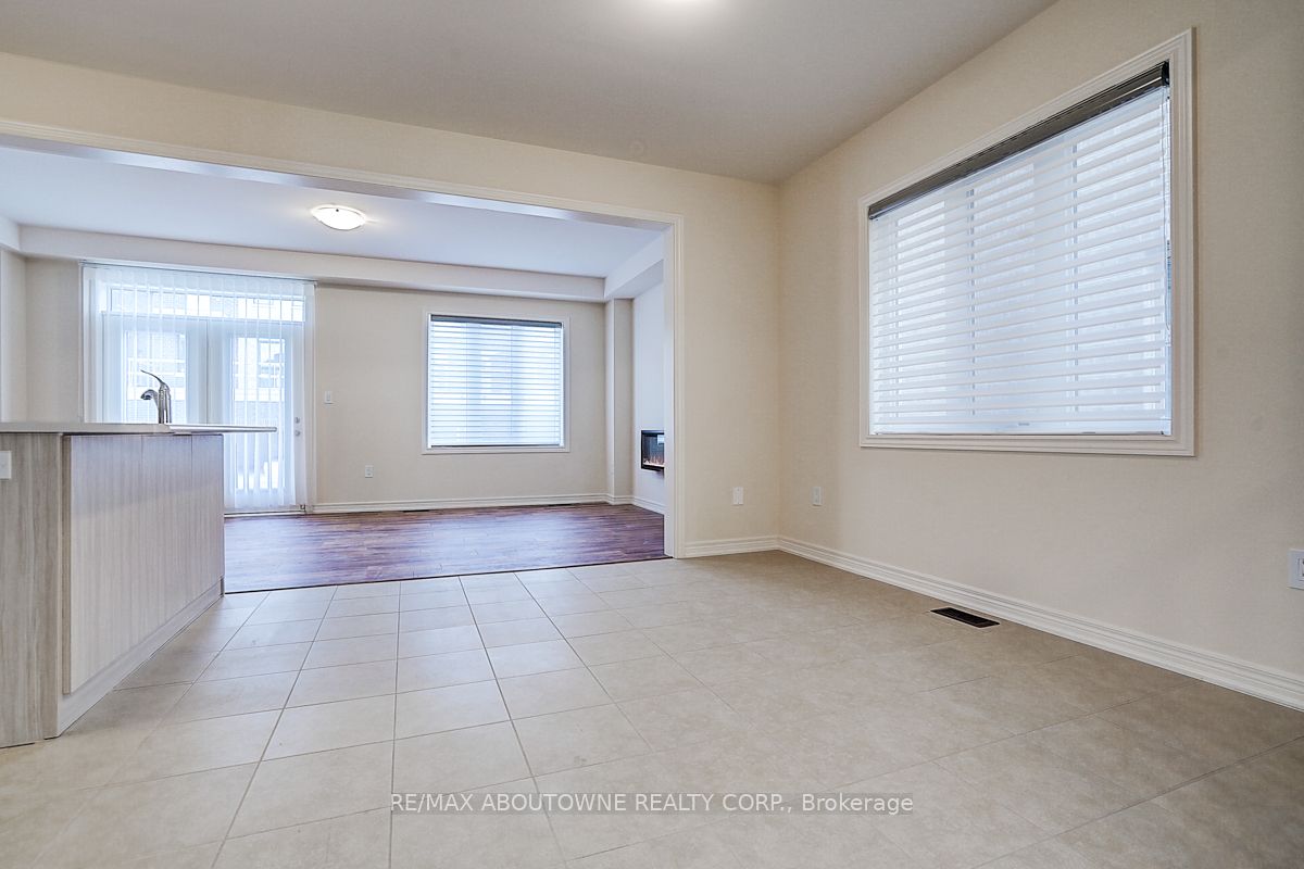 3175 Crystal Drive, Oakville ‣ W14111898 3175 Crystal Drive, Oakville ‣ W14111898