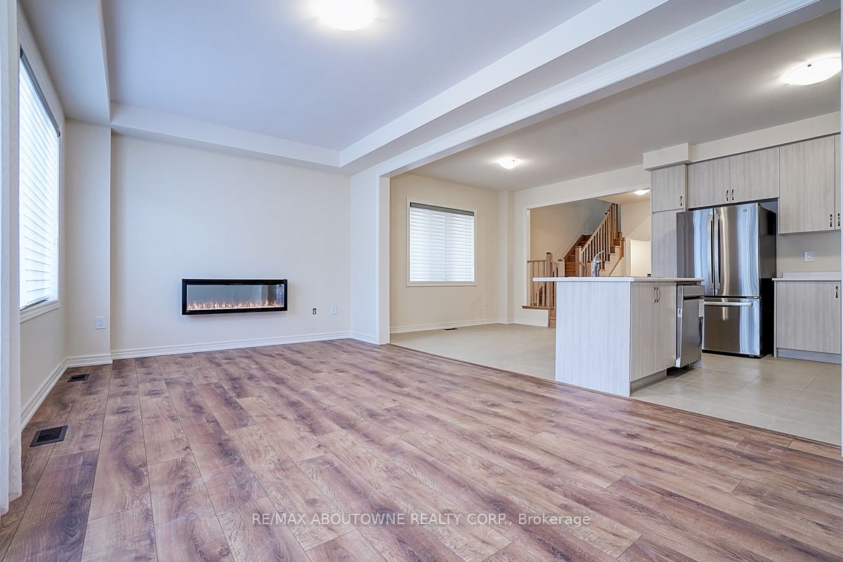 3175 Crystal Drive, Oakville ‣ W14111898 3175 Crystal Drive, Oakville ‣ W14111898