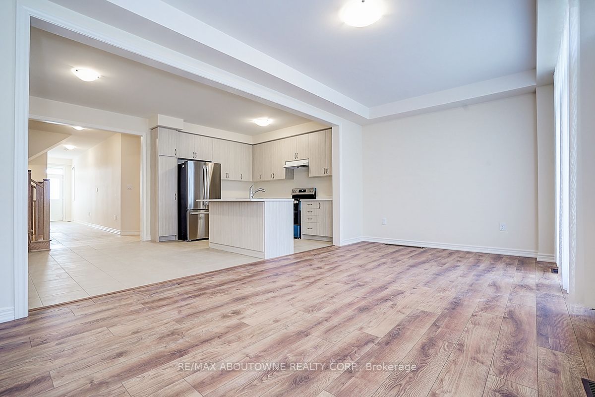 3175 Crystal Drive, Oakville ‣ W14111898 3175 Crystal Drive, Oakville ‣ W14111898