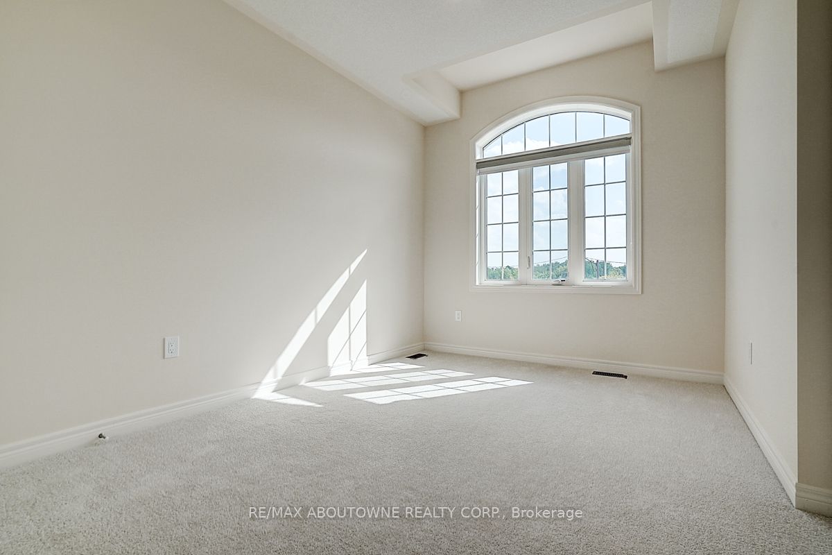 3175 Crystal Drive, Oakville ‣ W14111898 3175 Crystal Drive, Oakville ‣ W14111898