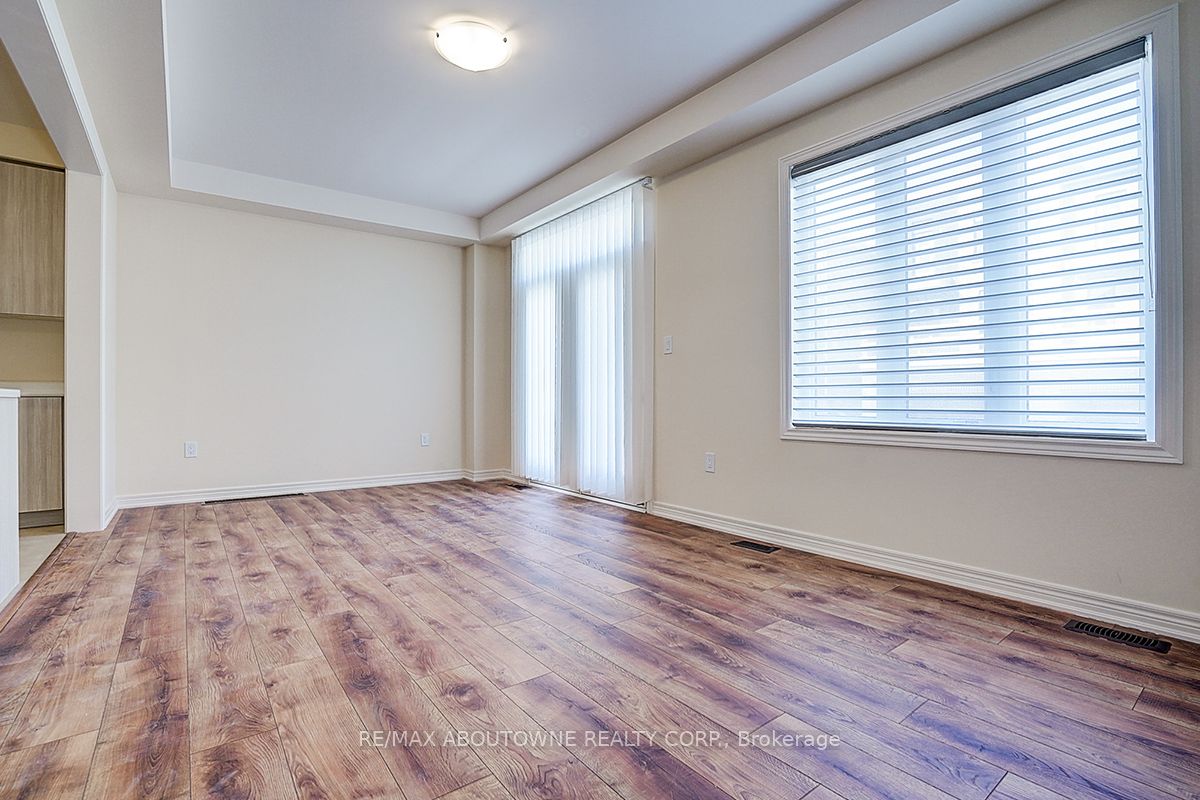 3175 Crystal Drive, Oakville ‣ W14111898 3175 Crystal Drive, Oakville ‣ W14111898
