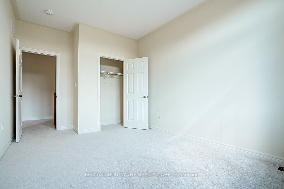 3175 Crystal Drive, Oakville ‣ W14111898 3175 Crystal Drive, Oakville ‣ W14111898