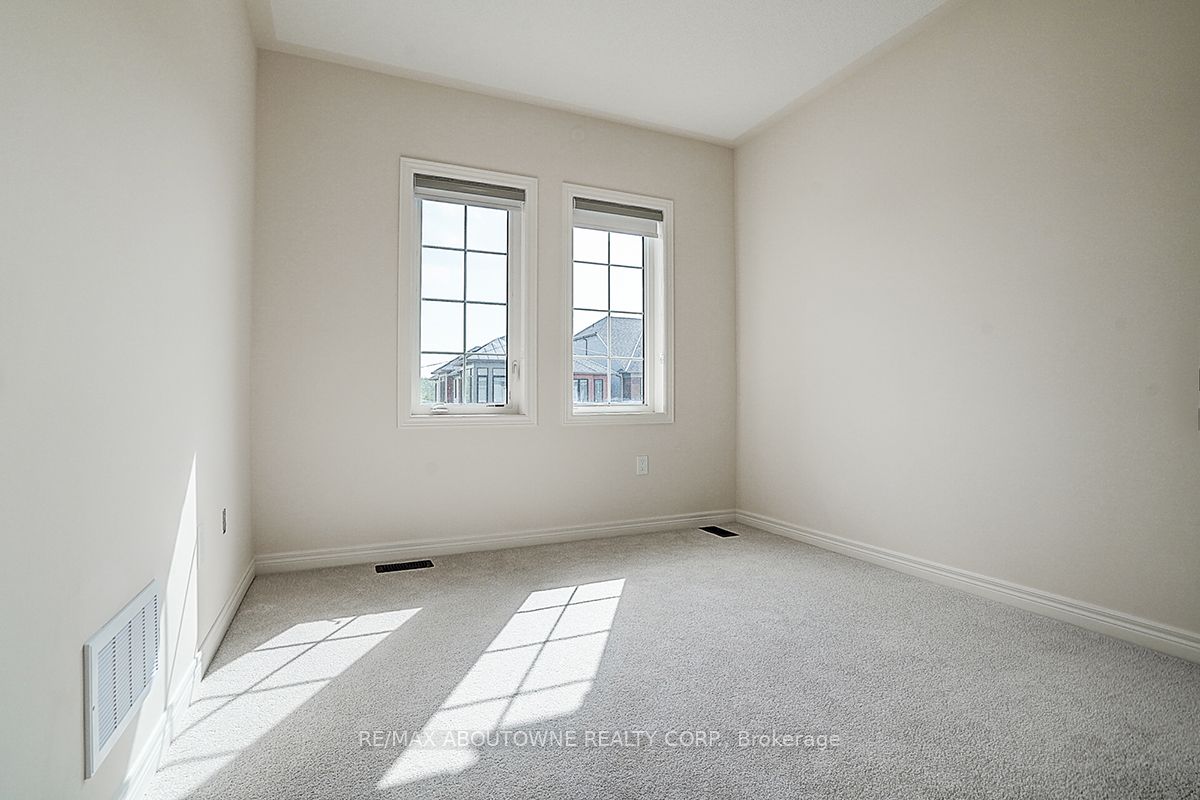 3175 Crystal Drive, Oakville ‣ W14111898 3175 Crystal Drive, Oakville ‣ W14111898