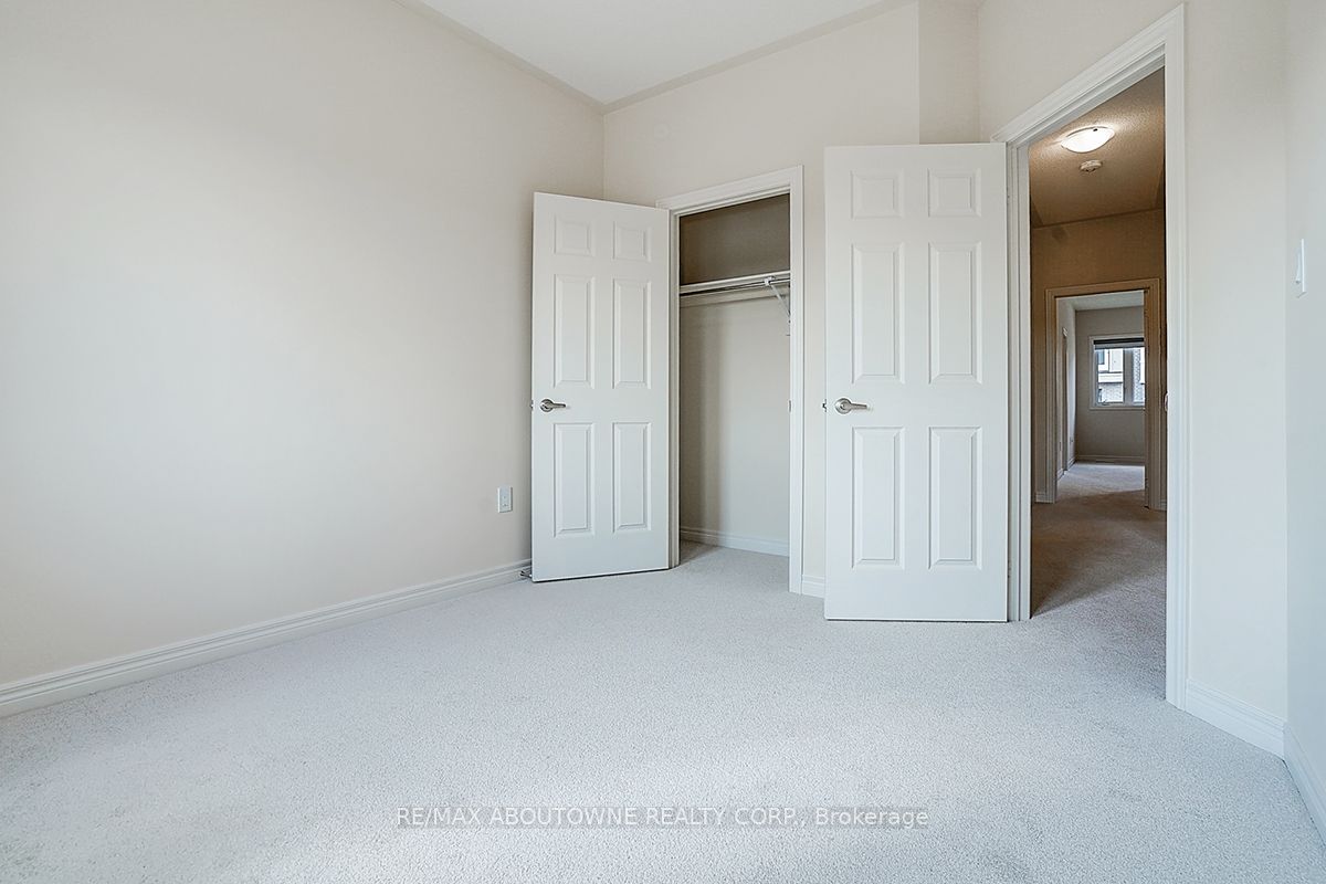3175 Crystal Drive, Oakville ‣ W14111898 3175 Crystal Drive, Oakville ‣ W14111898