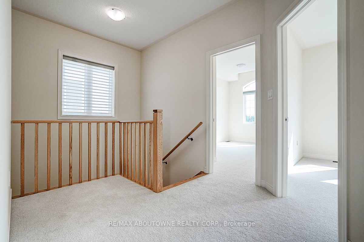 3175 Crystal Drive, Oakville ‣ W14111898 3175 Crystal Drive, Oakville ‣ W14111898