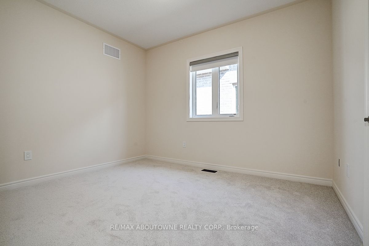 3175 Crystal Drive, Oakville ‣ W14111898 3175 Crystal Drive, Oakville ‣ W14111898