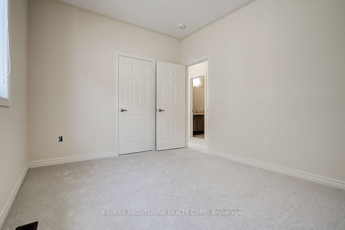 3175 Crystal Drive, Oakville ‣ W14111898 3175 Crystal Drive, Oakville ‣ W14111898