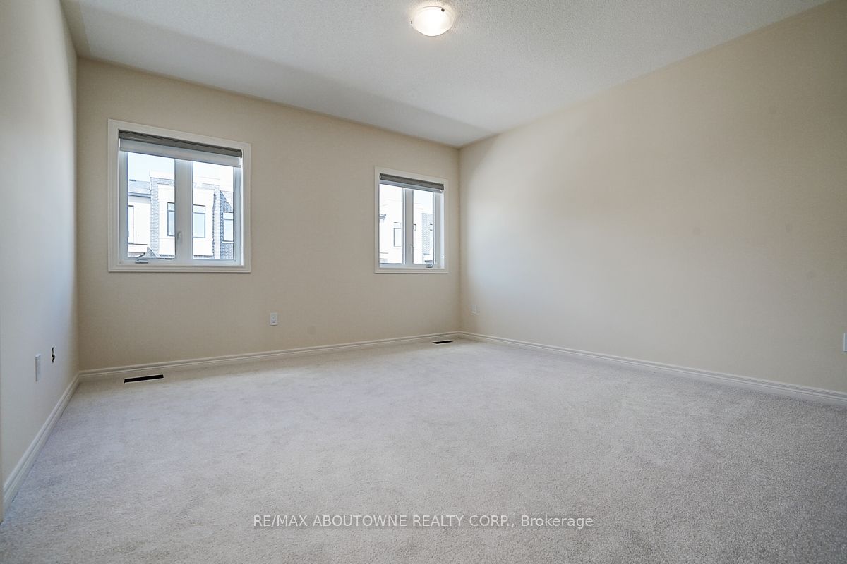 3175 Crystal Drive, Oakville ‣ W14111898 3175 Crystal Drive, Oakville ‣ W14111898