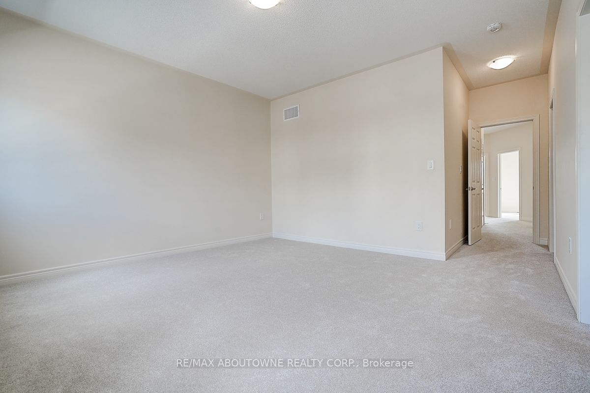 3175 Crystal Drive, Oakville ‣ W14111898 3175 Crystal Drive, Oakville ‣ W14111898