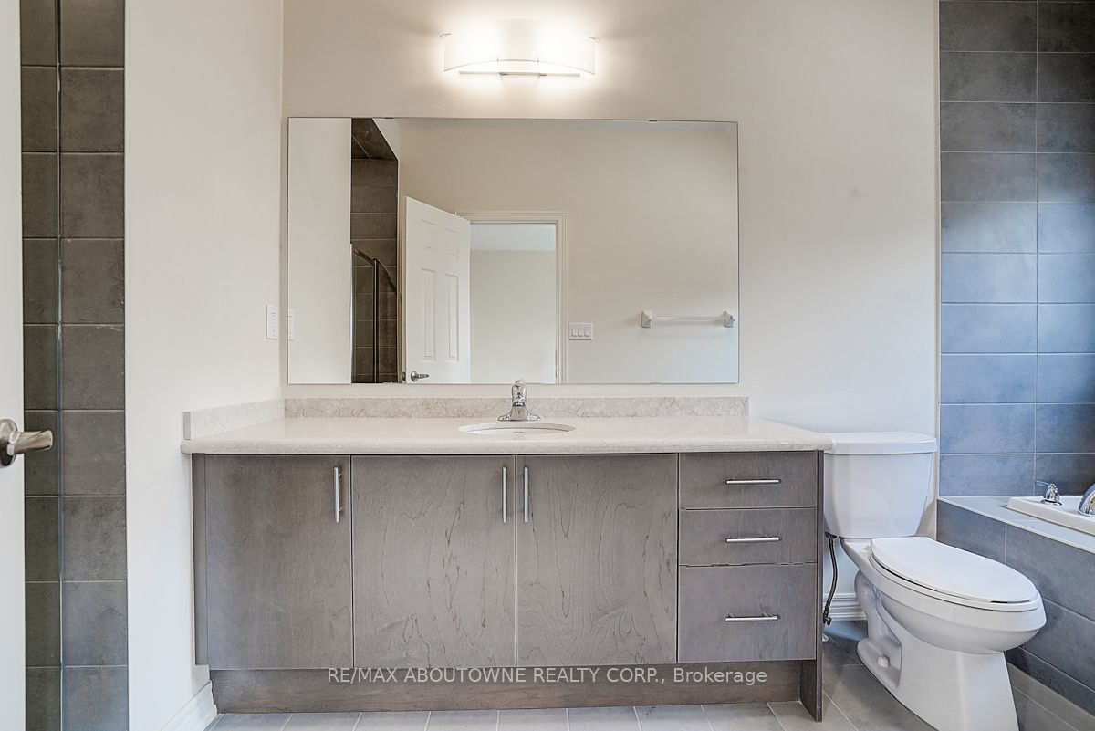 3175 Crystal Drive, Oakville ‣ W14111898 3175 Crystal Drive, Oakville ‣ W14111898