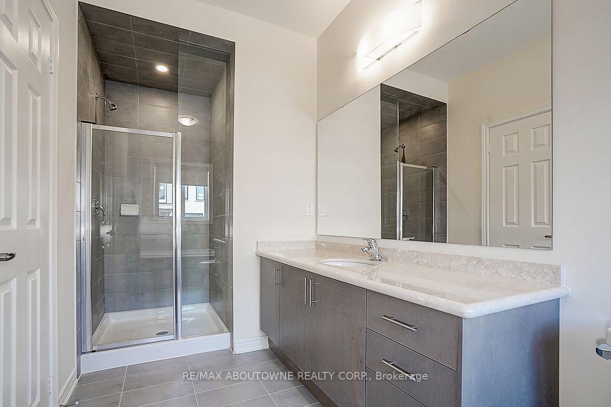 3175 Crystal Drive, Oakville ‣ W14111898 3175 Crystal Drive, Oakville ‣ W14111898