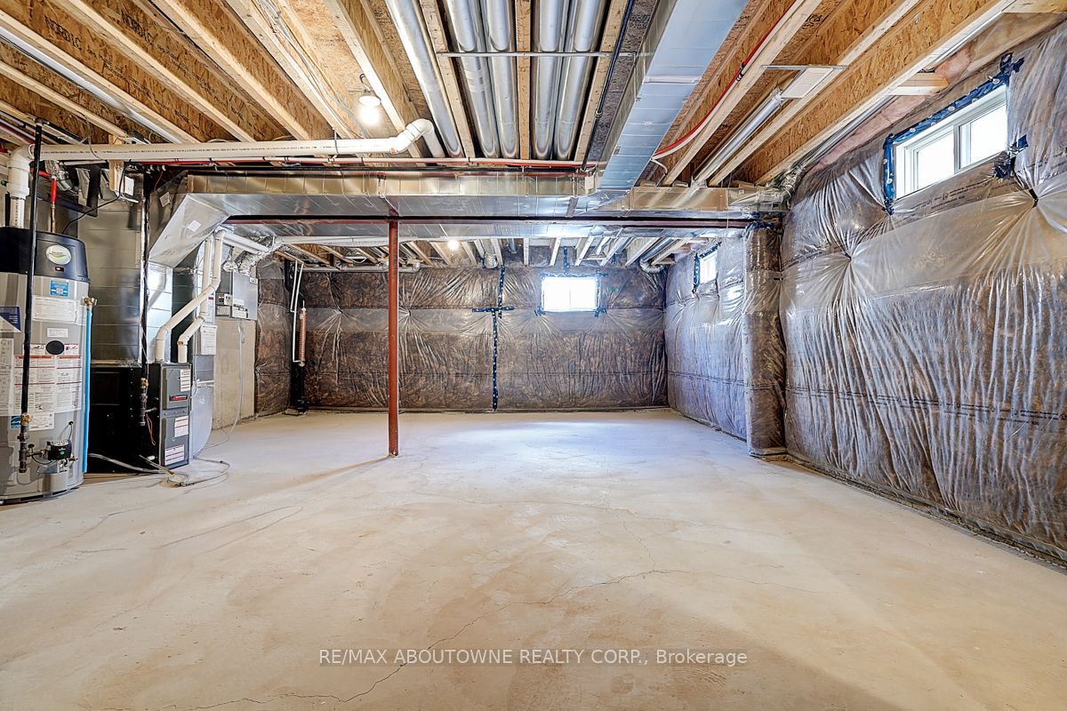 3175 Crystal Drive, Oakville ‣ W14111898 3175 Crystal Drive, Oakville ‣ W14111898