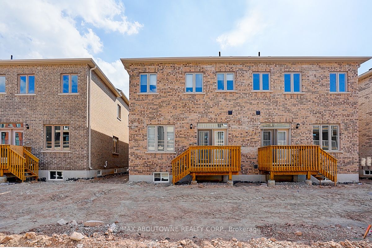 3175 Crystal Drive, Oakville ‣ W14111898 3175 Crystal Drive, Oakville ‣ W14111898