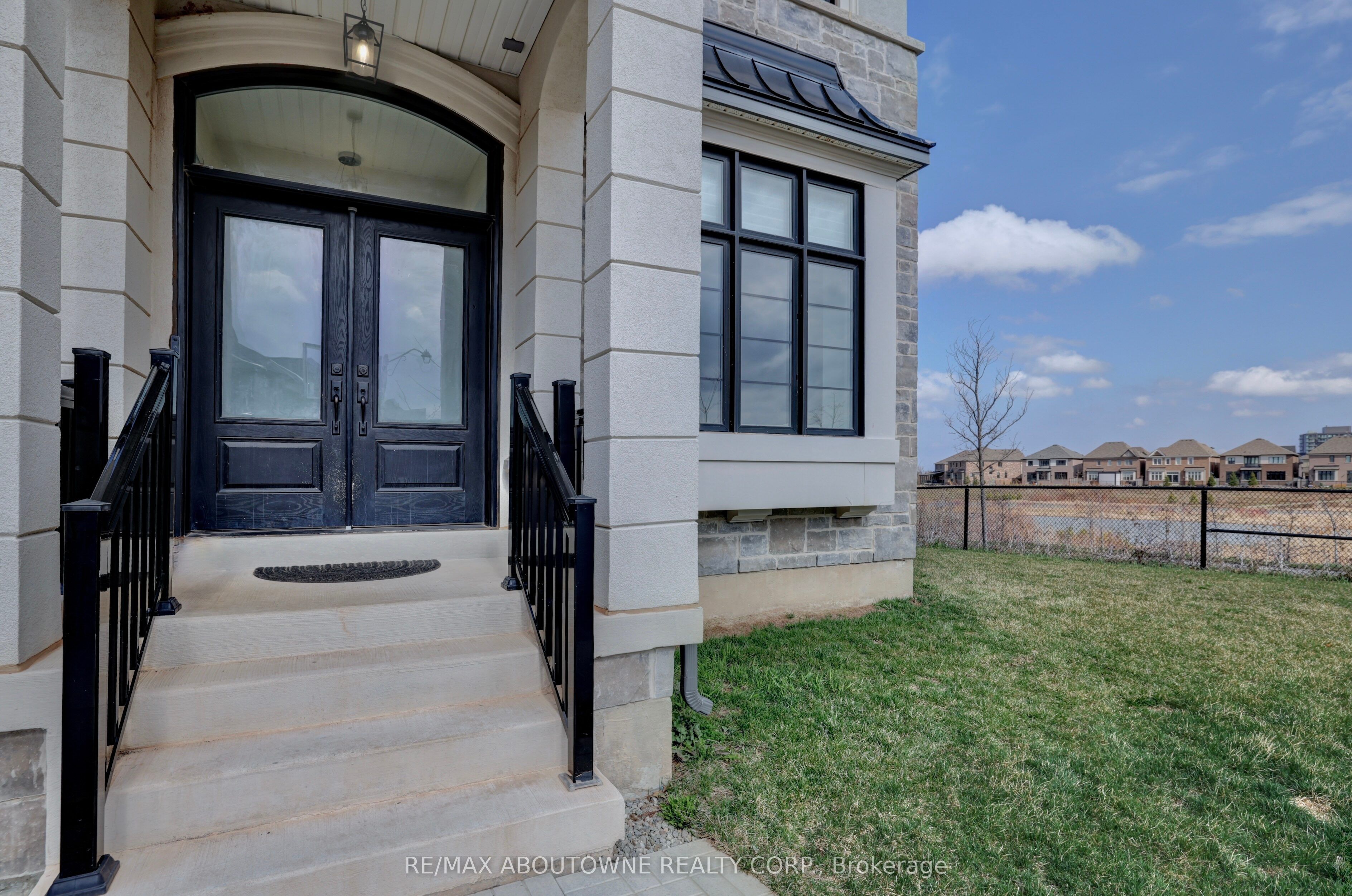 1416 Ford Strathy Crescent, Oakville ‣ W14114612 1416 Ford Strathy Crescent, Oakville ‣ W14114612
