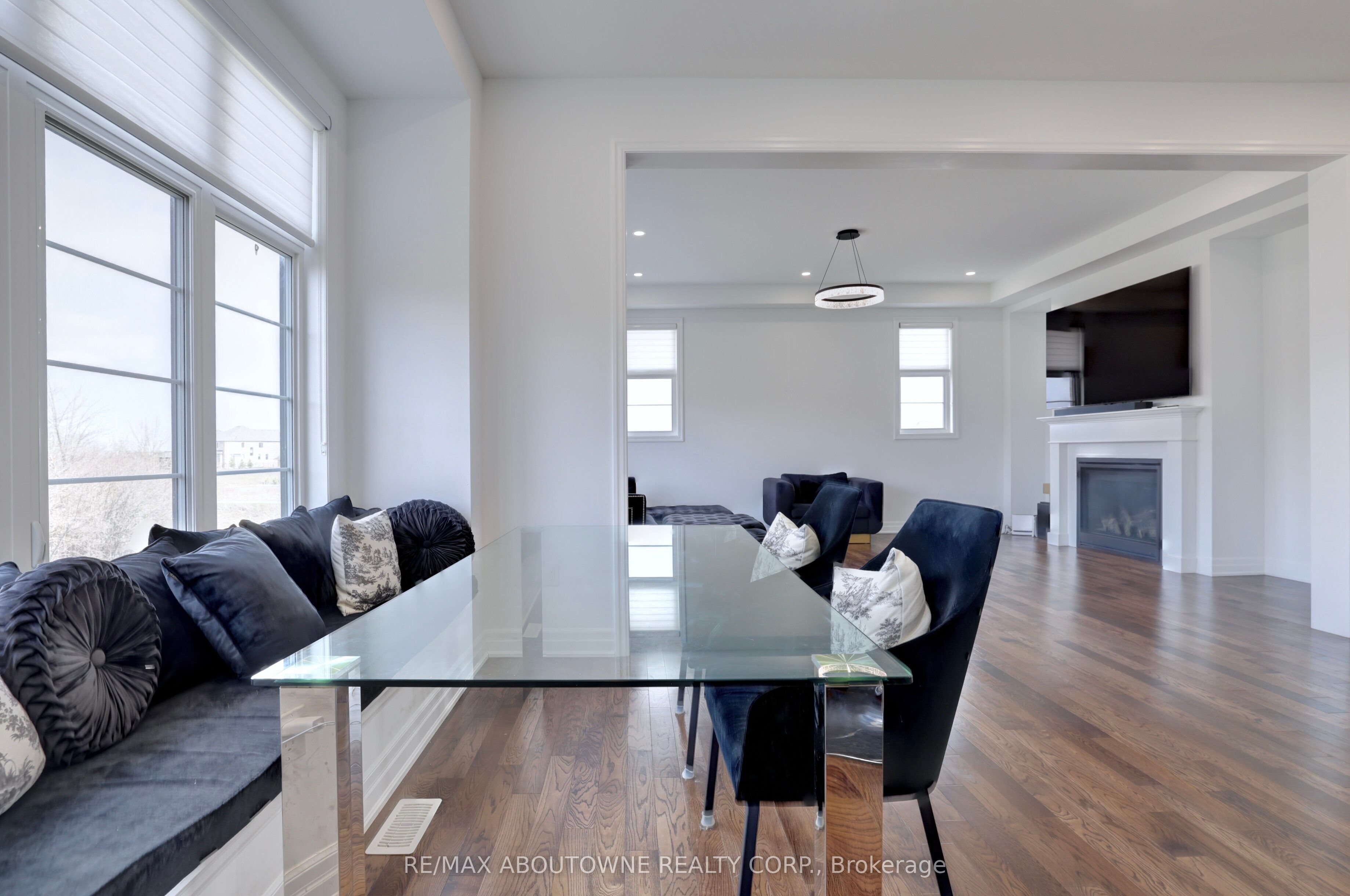 1416 Ford Strathy Crescent, Oakville ‣ W14114612 1416 Ford Strathy Crescent, Oakville ‣ W14114612