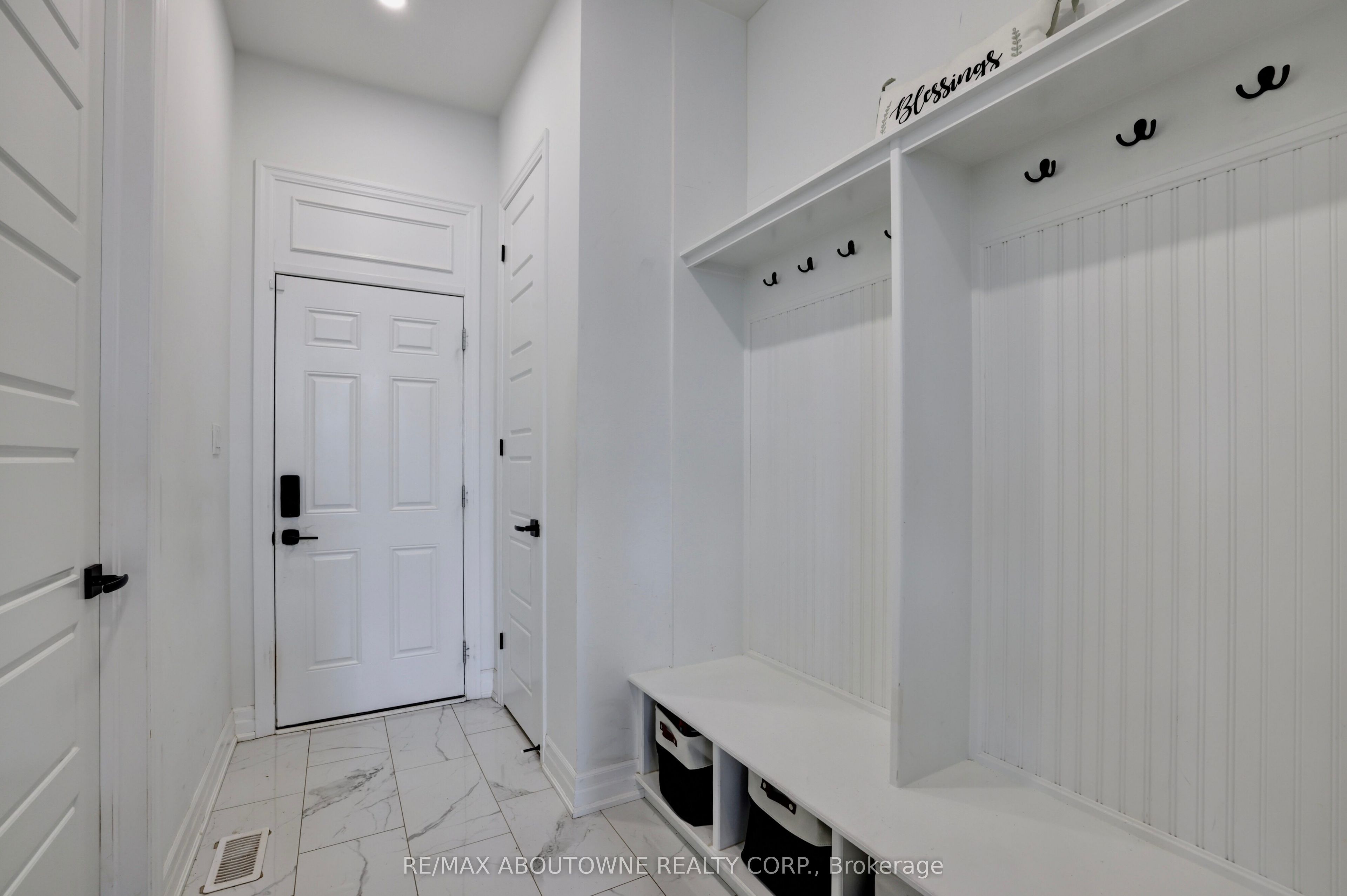 1416 Ford Strathy Crescent, Oakville ‣ W14114612 1416 Ford Strathy Crescent, Oakville ‣ W14114612